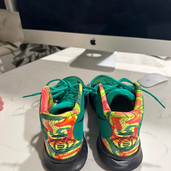 Nike Kyrie 7 Weatherman - Picture 2 of 4